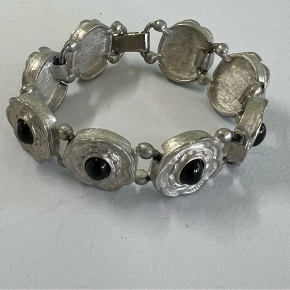 Vintage Silver Link Bracelet w Black Cabochon Scalloped Design - Picture 2 of 8